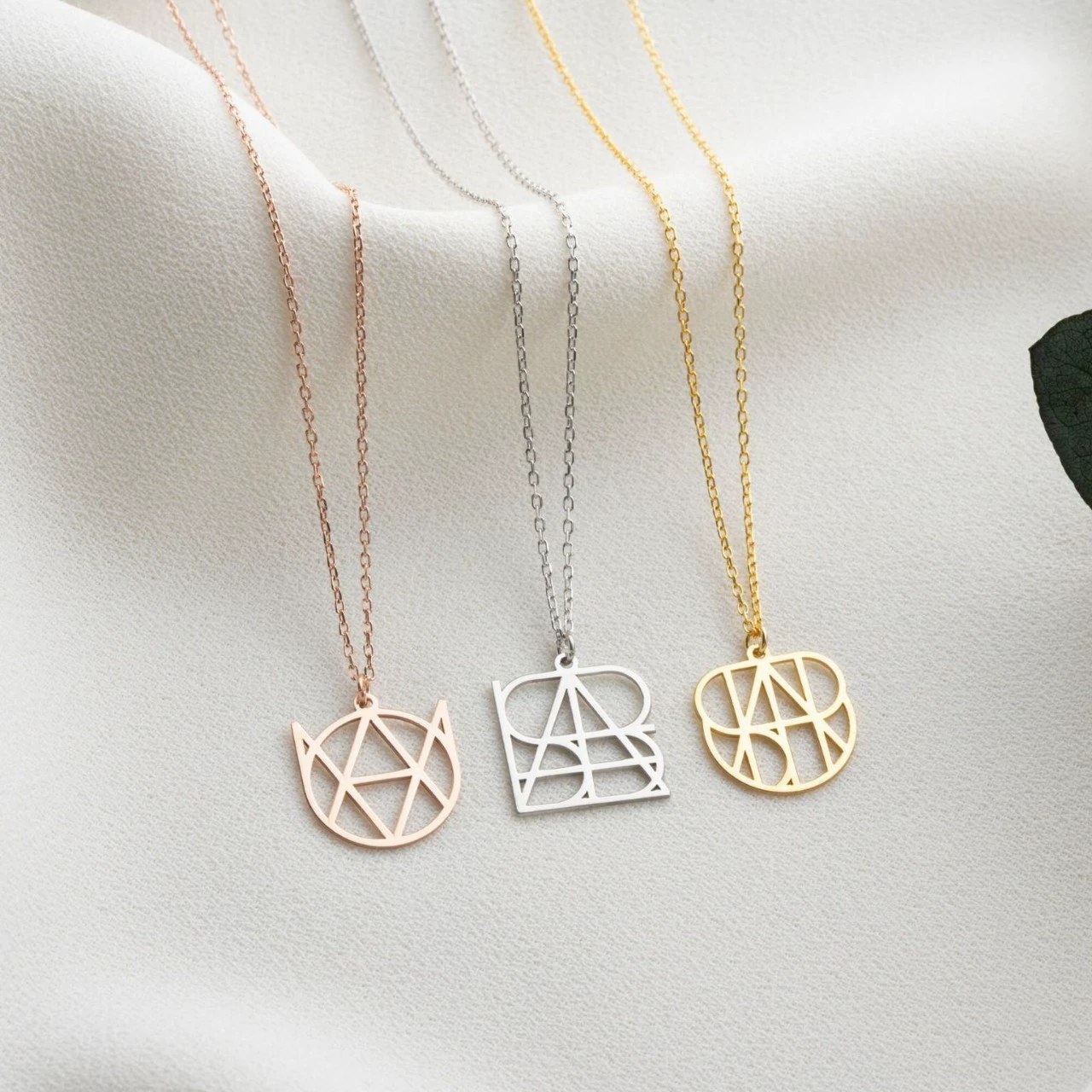 Custom Name Frame Pendant Necklace – SASACO Signature Engraved Jewellery