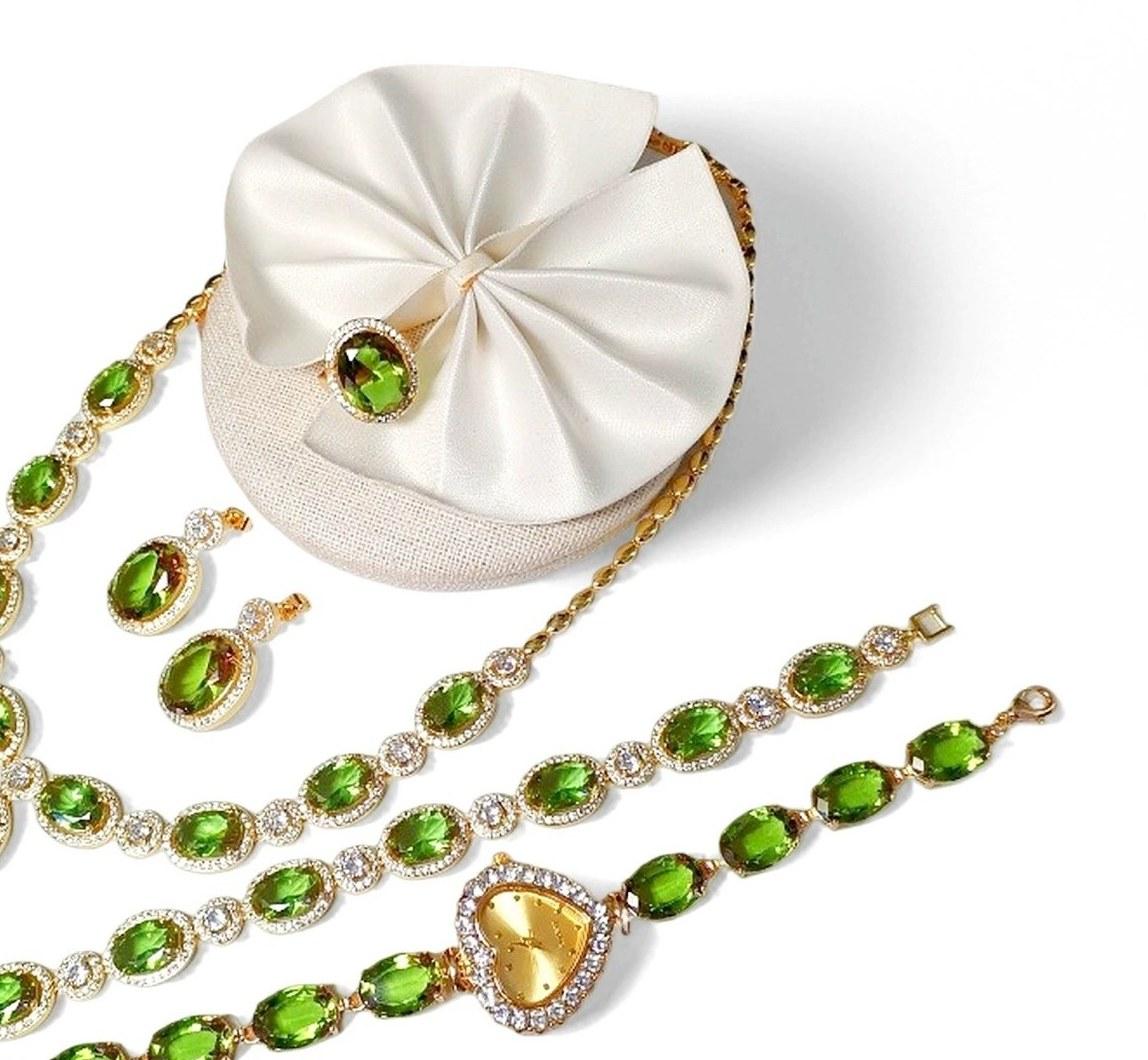 Colour-Changing Gemstone Jewellery Set