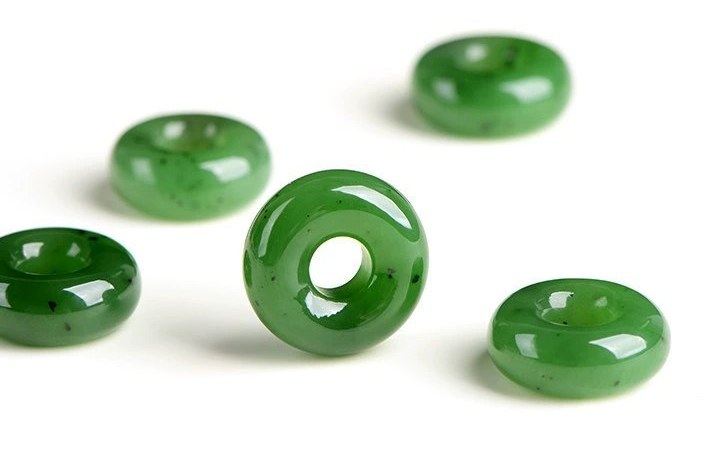 Natural Green Nephrite Jade Peace Buckle Pendant