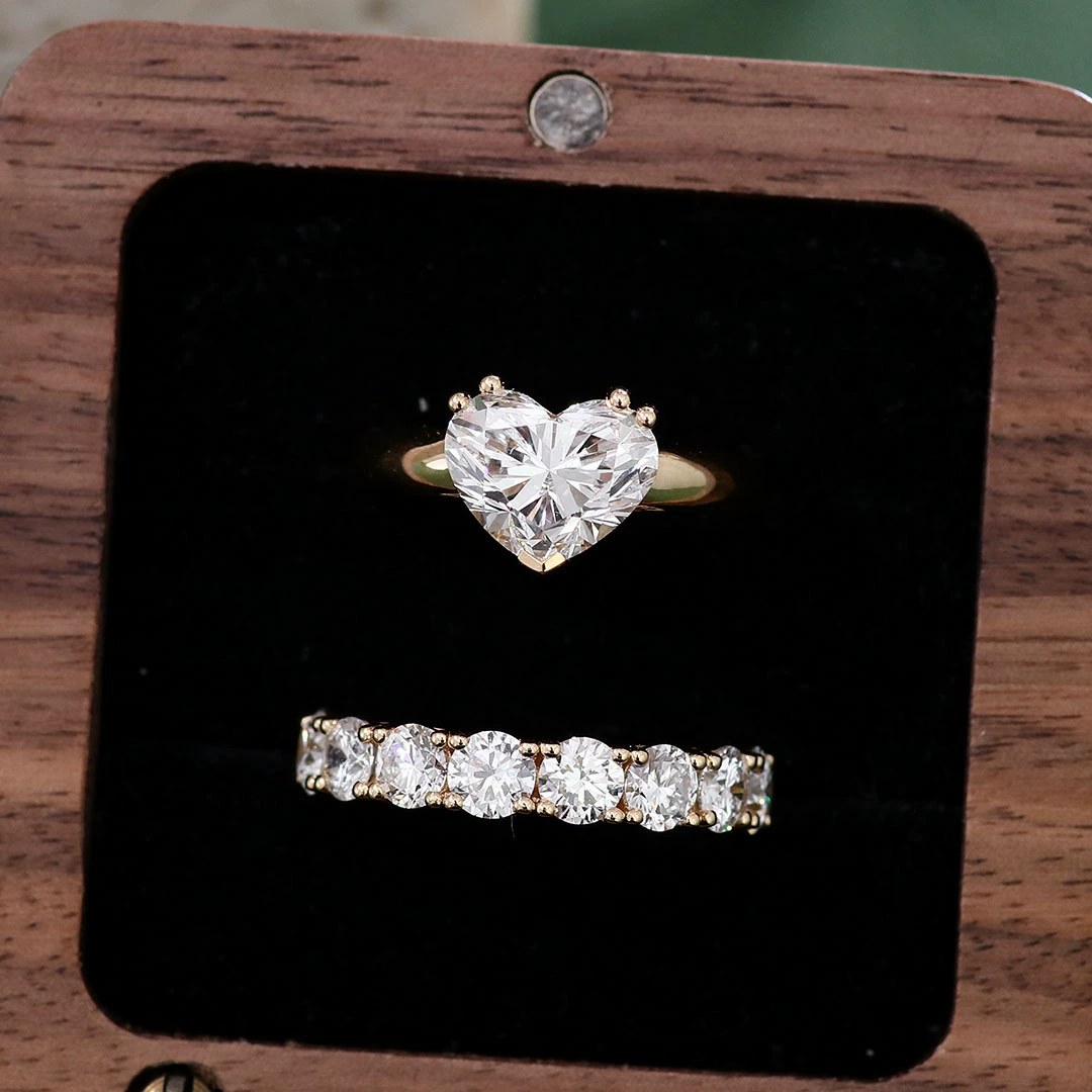 Zena 1–3ct Oval Lab-Grown Diamond Ring