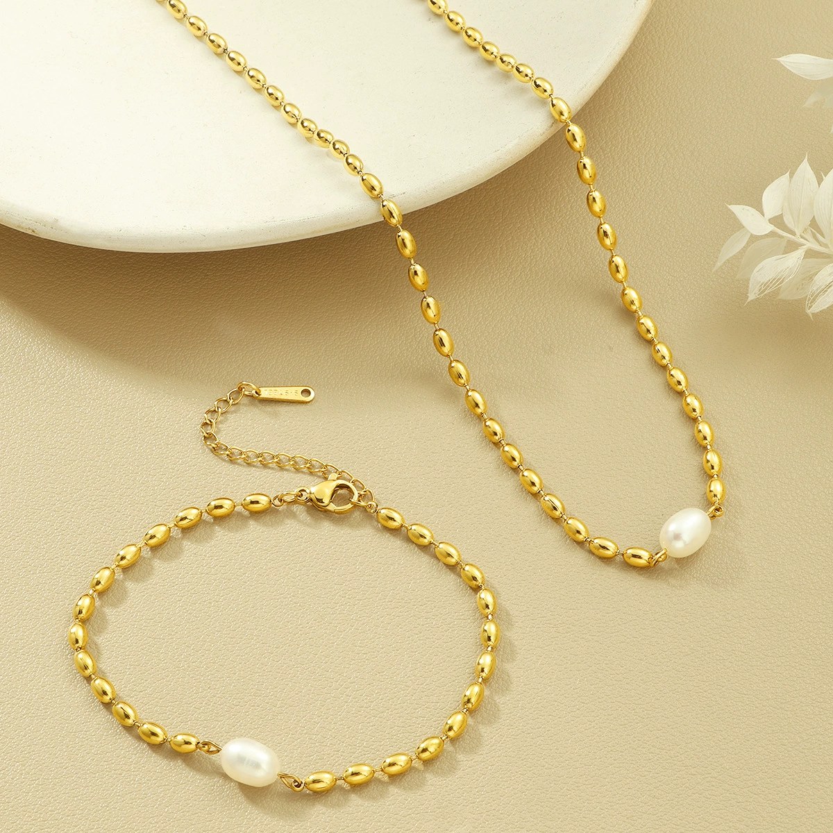 Freshwater Pearl Necklace & Bracelet Set