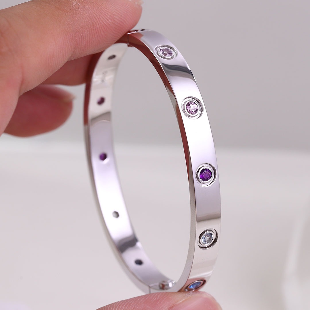 Meridian Polished 18K Gold Bangle