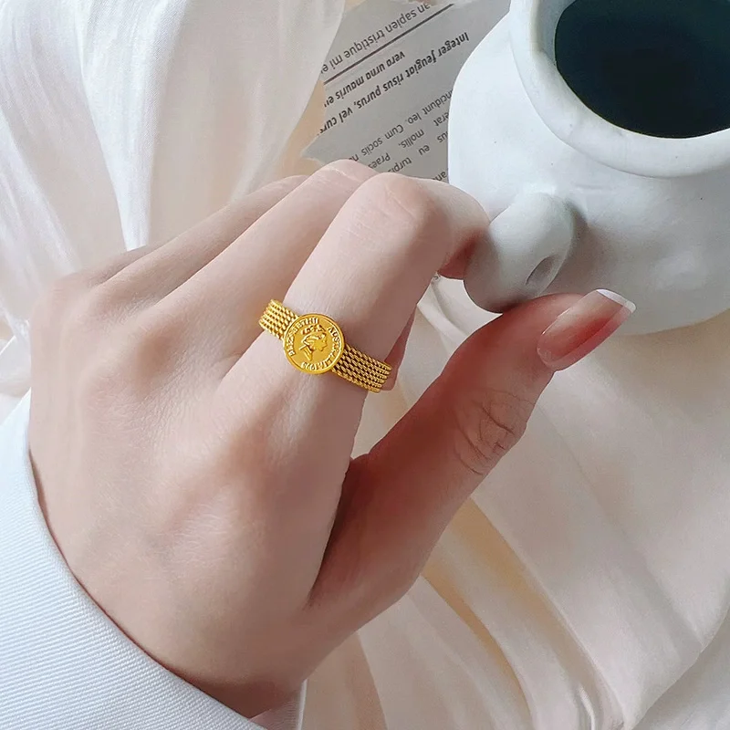 Queen Portrait Mesh Ring
